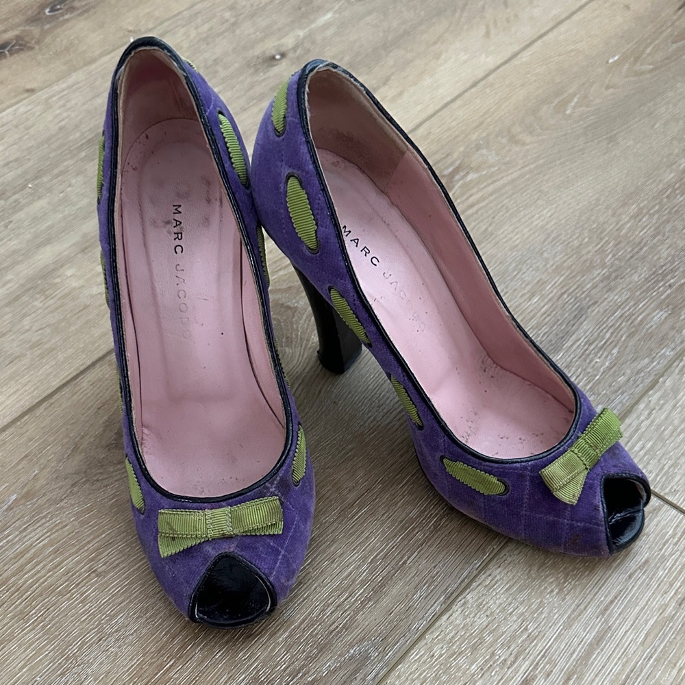 Marc Jacobs Purple Heels with green ribbon detail